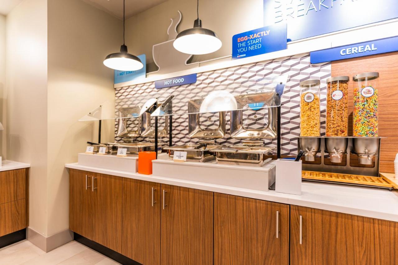 Holiday Inn Express & Suites Charlottesville By Ihg Екстер'єр фото