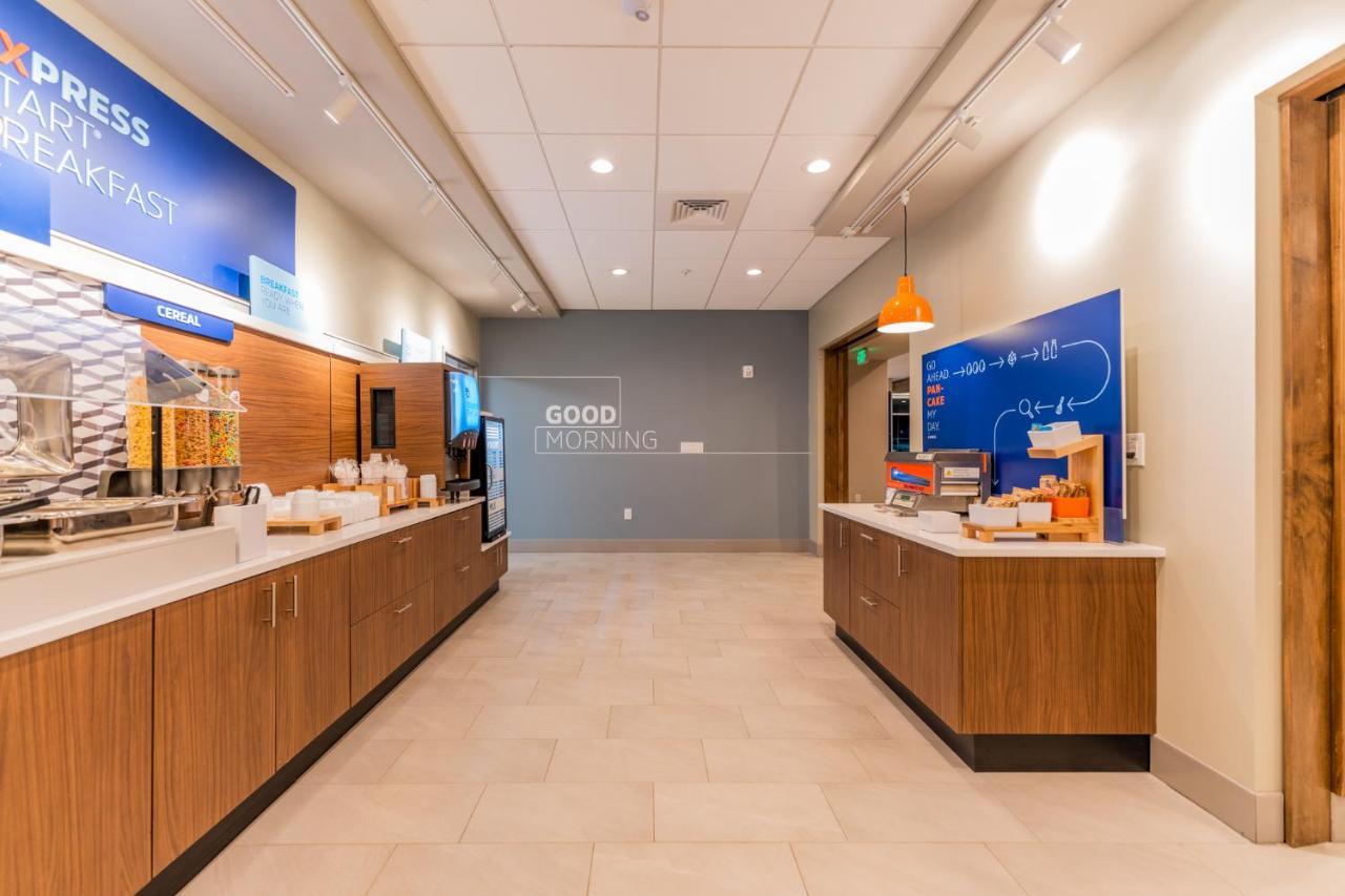 Holiday Inn Express & Suites Charlottesville By Ihg Екстер'єр фото