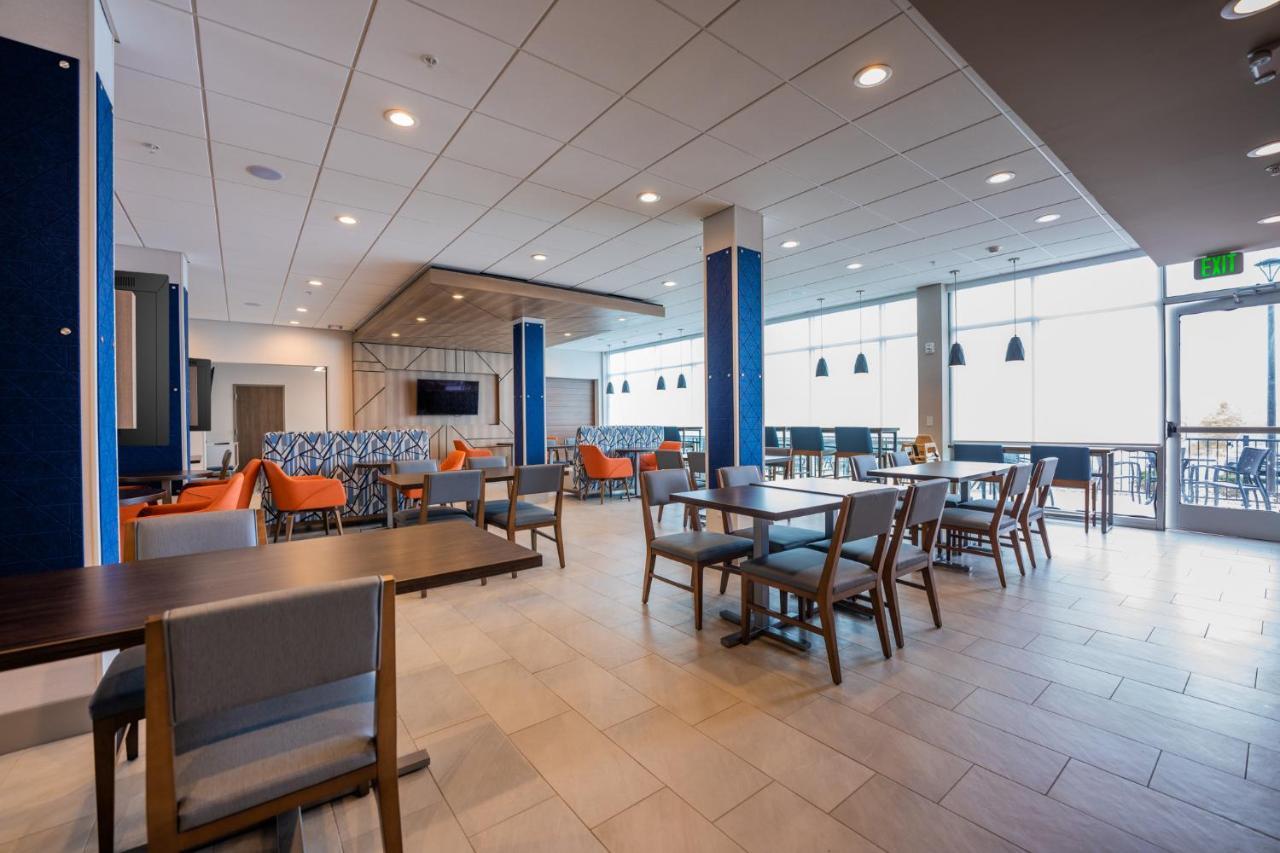 Holiday Inn Express & Suites Charlottesville By Ihg Екстер'єр фото