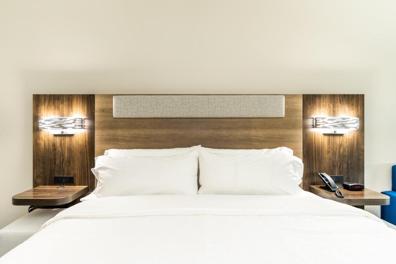 Holiday Inn Express & Suites Charlottesville By Ihg Екстер'єр фото